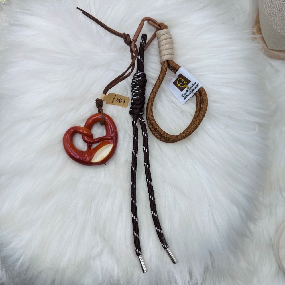 Pretzel Lovers Cute Bag Keychain Charm - Picture 4 of 5